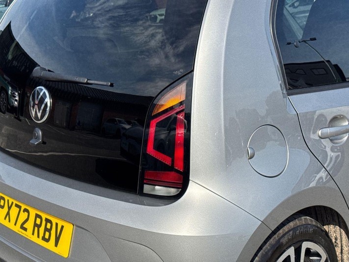 2022 (72) VOLKSWAGEN UP 1.0 65PS R-Line 5dr 5704277