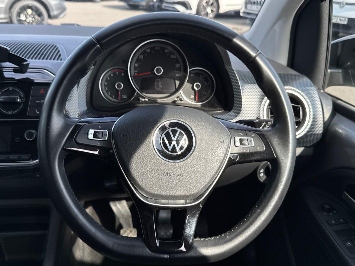 2022 (72) VOLKSWAGEN UP 1.0 65PS R-Line 5dr 5704252