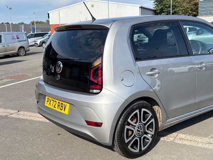 2022 (72) VOLKSWAGEN UP 1.0 65PS R-Line 5dr 5704278