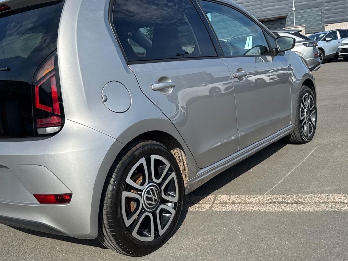 2022 (72) VOLKSWAGEN UP 1.0 65PS R-Line 5dr 5704273