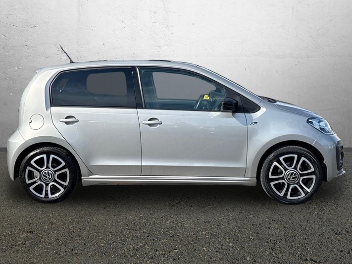 2022 (72) VOLKSWAGEN UP 1.0 65PS R-Line 5dr 5704236