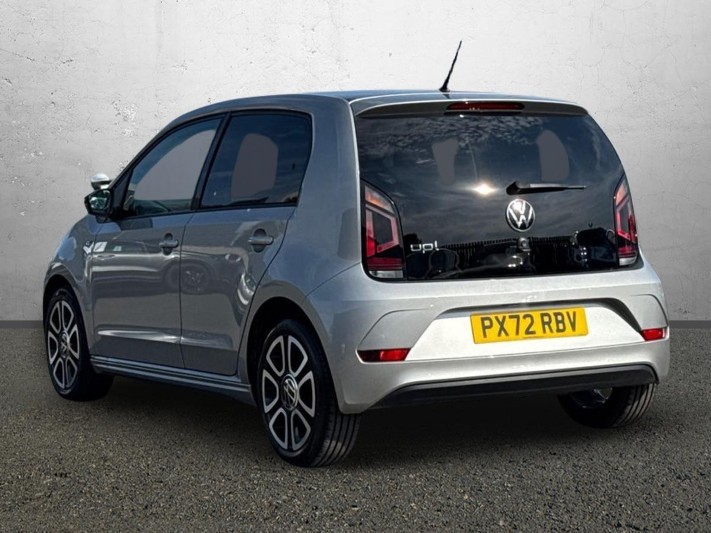 2022 (72) VOLKSWAGEN UP 1.0 65PS R-Line 5dr 5704235