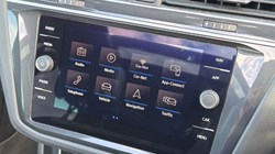 2020 (70) VOLKSWAGEN TIGUAN 2.0 TDi 150 R-Line Tech 5dr 5710364