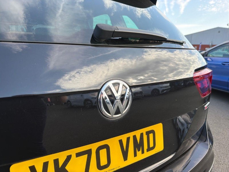 2020 (70) VOLKSWAGEN TIGUAN 2.0 TDi 150 R-Line Tech 5dr 5710373
