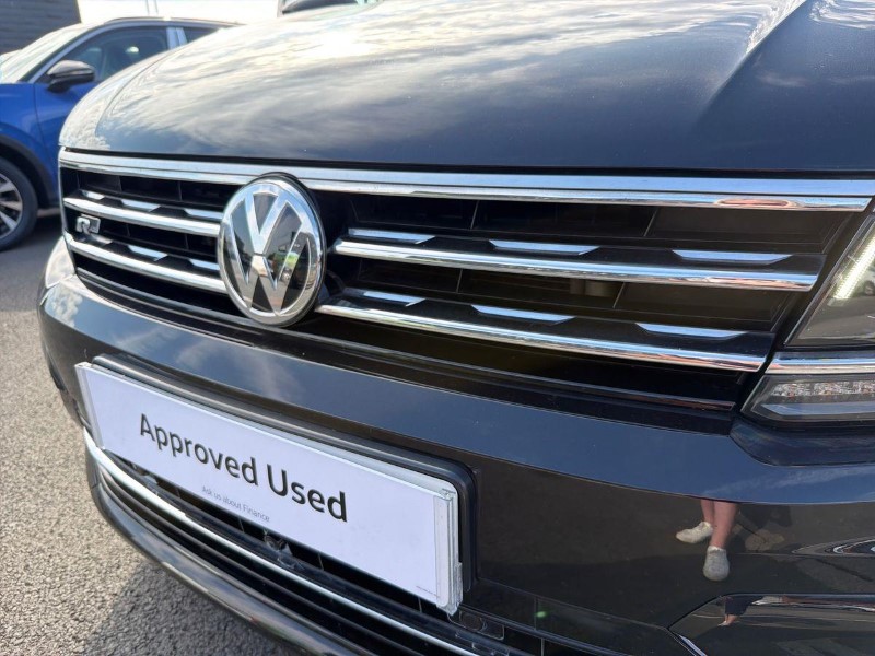 2020 (70) VOLKSWAGEN TIGUAN 2.0 TDi 150 R-Line Tech 5dr 5710371
