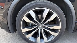 2020 (70) VOLKSWAGEN TIGUAN 2.0 TDi 150 R-Line Tech 5dr 5710346