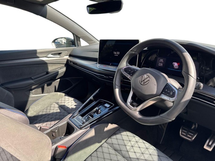 2025 (75) VOLKSWAGEN GOLF 1.5 eTSI 150 Black Edition 5dr DSG 5671067