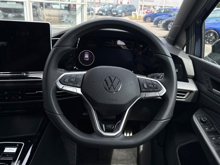 2025 (75) VOLKSWAGEN GOLF 1.5 eTSI 150 Black Edition 5dr DSG 5673736