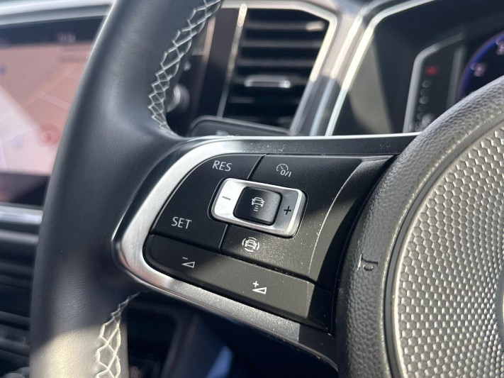 2019 (69) VOLKSWAGEN T-ROC 1.5 TSI EVO R-Line 5dr 5703856