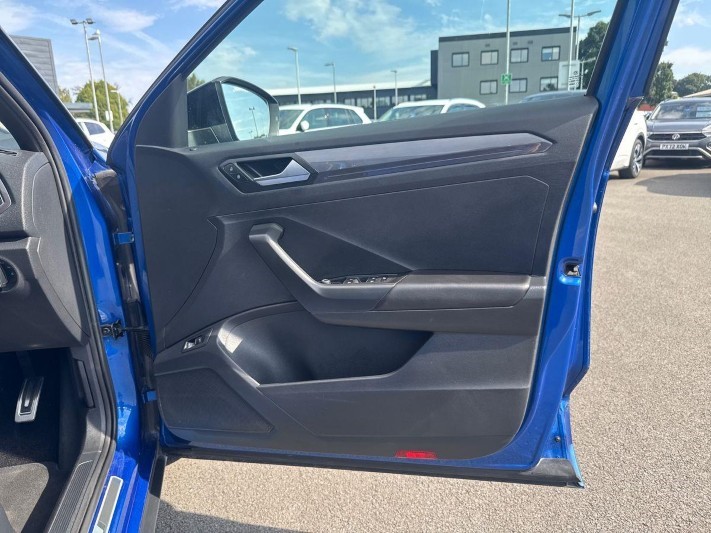 2019 (69) VOLKSWAGEN T-ROC 1.5 TSI EVO R-Line 5dr 5703849