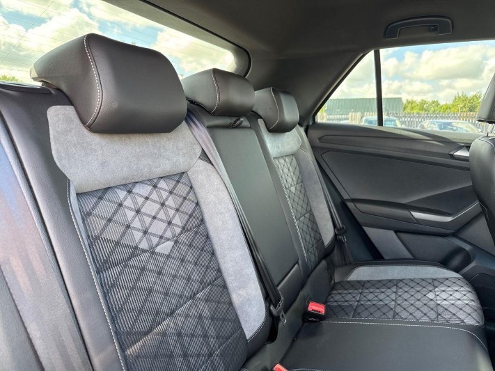 2025 (75) VOLKSWAGEN T-ROC 1.5 TSI R-Line 5dr DSG 5701273