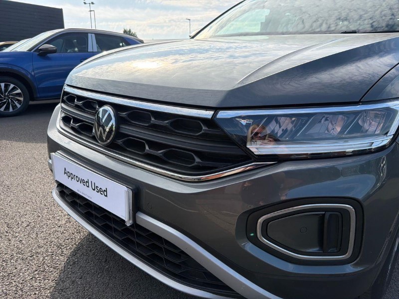 2022 (72) VOLKSWAGEN T-ROC 1.0 TSI Life 5dr 5710320