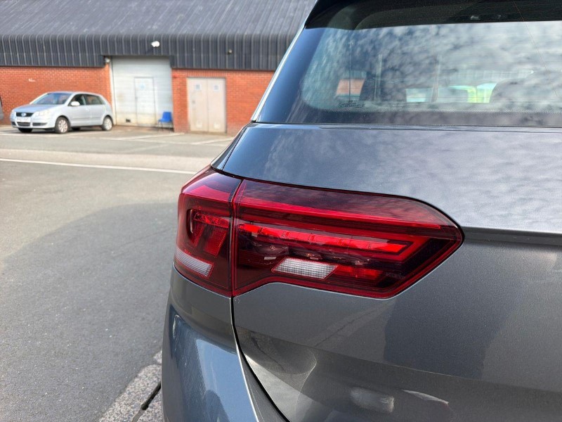 2022 (72) VOLKSWAGEN T-ROC 1.0 TSI Life 5dr 5710321