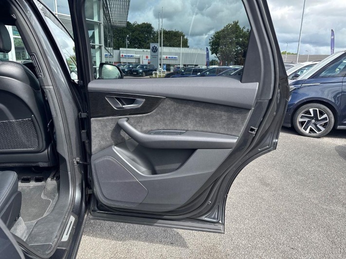 2020 (69) AUDI Q7 45 TDI Quattro Black Edition 5dr Tiptronic 5701979
