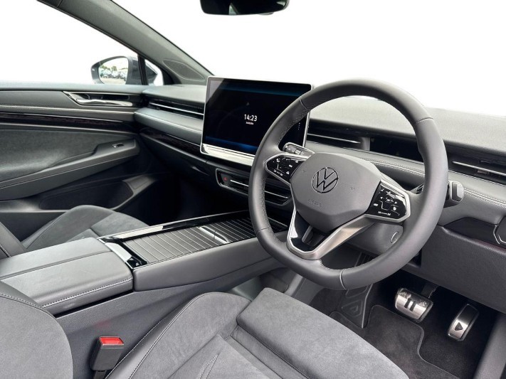 2026 (26) VOLKSWAGEN ID.7 210kW Match Pro Plus 77kWh 5dr Auto 5759321