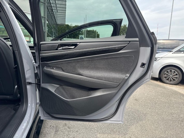 2026 (26) VOLKSWAGEN ID.7 210kW Match Pro Plus 77kWh 5dr Auto 5759375