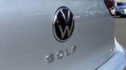 2021 (71) VOLKSWAGEN GOLF 1.5 eTSI 150 Life 5dr DSG 5700438