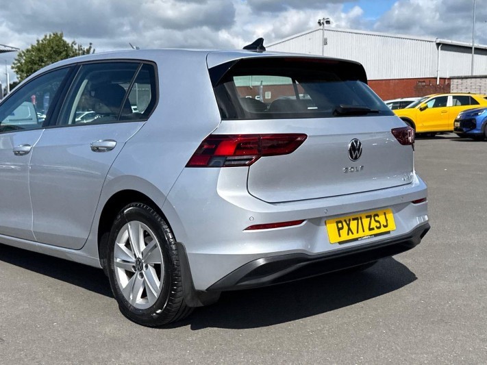 2021 (71) VOLKSWAGEN GOLF 1.5 eTSI 150 Life 5dr DSG 5700437