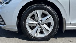 2021 (71) VOLKSWAGEN GOLF 1.5 eTSI 150 Life 5dr DSG 5700396