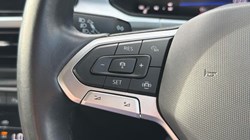2022 (72) VOLKSWAGEN T-ROC 1.0 TSI Life 5dr 5719374