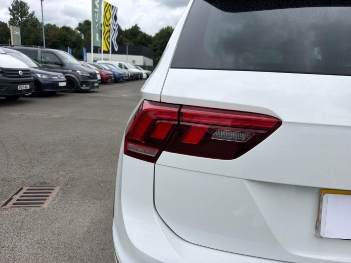 2023 (23) VOLKSWAGEN TIGUAN 2.0 TDI R-Line Edition 5dr DSG 5721327