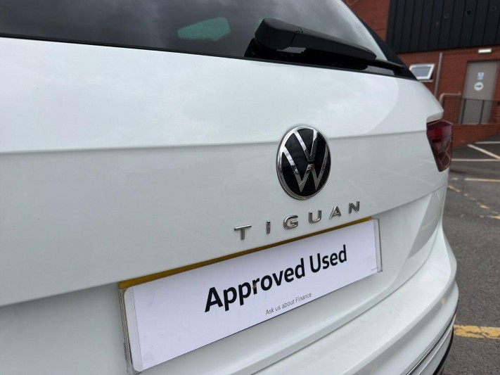 2023 (23) VOLKSWAGEN TIGUAN 2.0 TDI R-Line Edition 5dr DSG 5721328