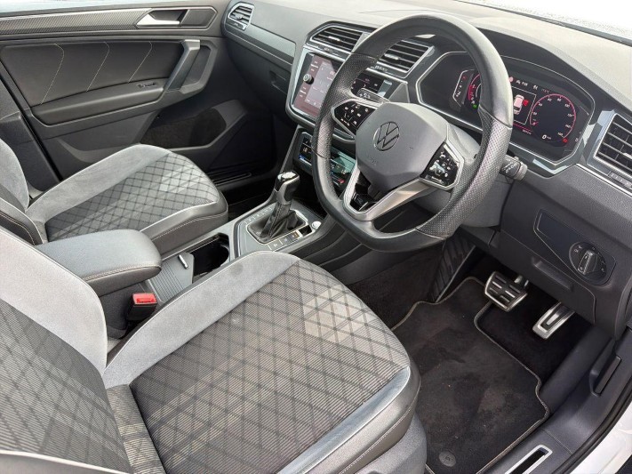 2023 (23) VOLKSWAGEN TIGUAN 2.0 TDI R-Line Edition 5dr DSG 5721303