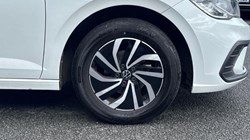 2022 (22) VOLKSWAGEN POLO 1.0 TSI Life 5dr 5797446