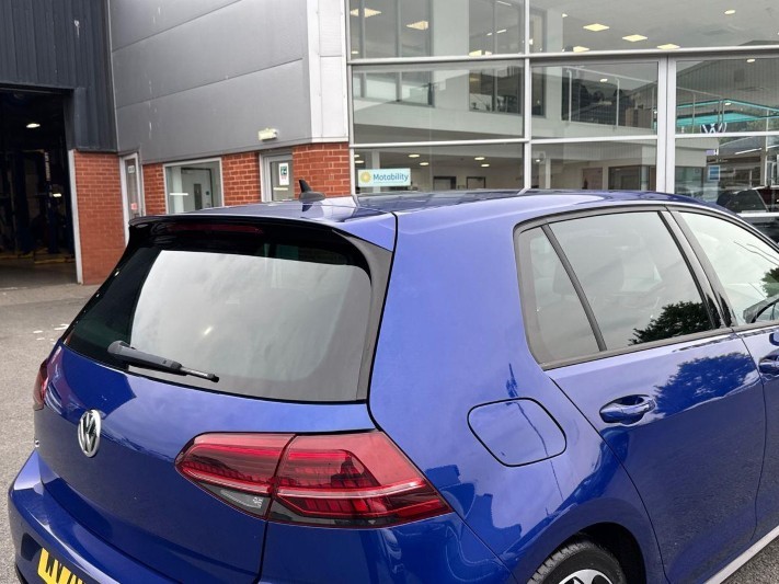 2020 (70) VOLKSWAGEN GOLF 2.0 TDi 140 GT 3dr 5760674