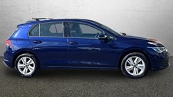 2021 (21) VOLKSWAGEN GOLF 1.0 eTSI Life 5dr DSG 5781842