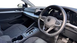 2021 (21) VOLKSWAGEN GOLF 1.0 eTSI Life 5dr DSG 5781844