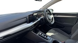 2021 (21) VOLKSWAGEN GOLF 1.0 eTSI Life 5dr DSG 1