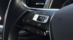 2020 (20) VOLKSWAGEN T-ROC 1.0 TSI Design 5dr 5827439