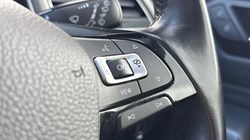 2020 (20) VOLKSWAGEN T-ROC 1.0 TSI Design 5dr 5827440