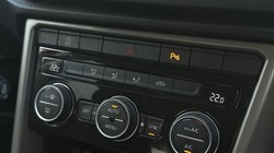 2020 (20) VOLKSWAGEN T-ROC 1.0 TSI Design 5dr 5827447