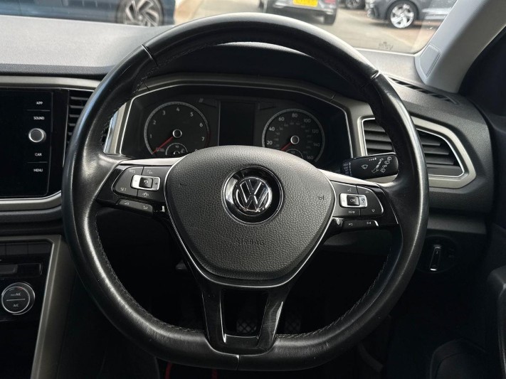 2020 (20) VOLKSWAGEN T-ROC 1.0 TSI Design 5dr 5827438