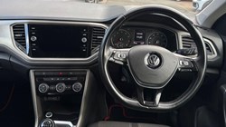 2020 (20) VOLKSWAGEN T-ROC 1.0 TSI Design 5dr 5827442