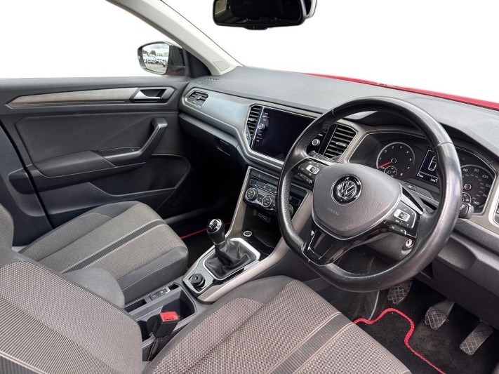2020 (20) VOLKSWAGEN T-ROC 1.0 TSI Design 5dr 5827424