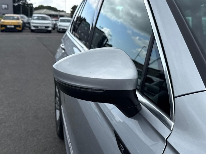 2023 (23) VOLKSWAGEN TIGUAN 2.0 TDI R-Line Edition 5dr DSG 5812491