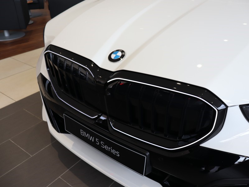 2025 (75) BMW 5 SERIES 520i M Sport Pro 4dr Auto 4541123