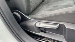 2021 (21) VOLKSWAGEN GOLF 1.5 TSI Style 5dr 5824417