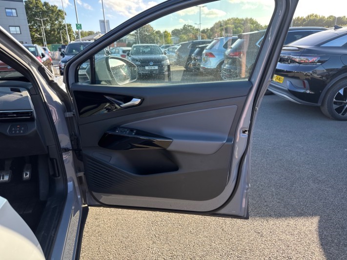 2023 (23) VOLKSWAGEN ID.4 150kW Family Pro Perform 77kWh 5dr Auto [135kW Ch] 5893470