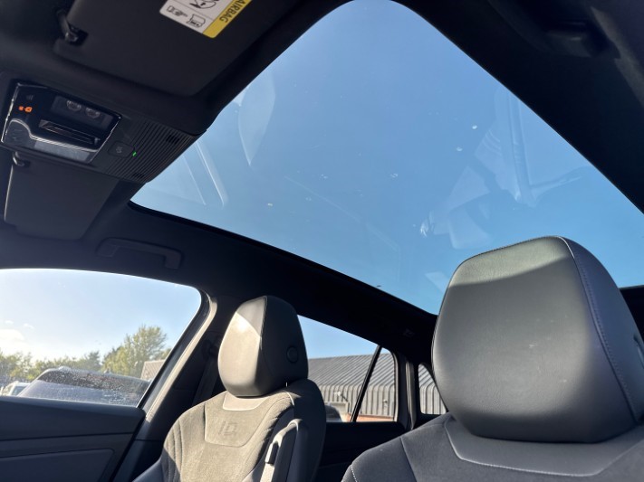 2023 (23) VOLKSWAGEN ID.4 150kW Family Pro Perform 77kWh 5dr Auto [135kW Ch] 5893518