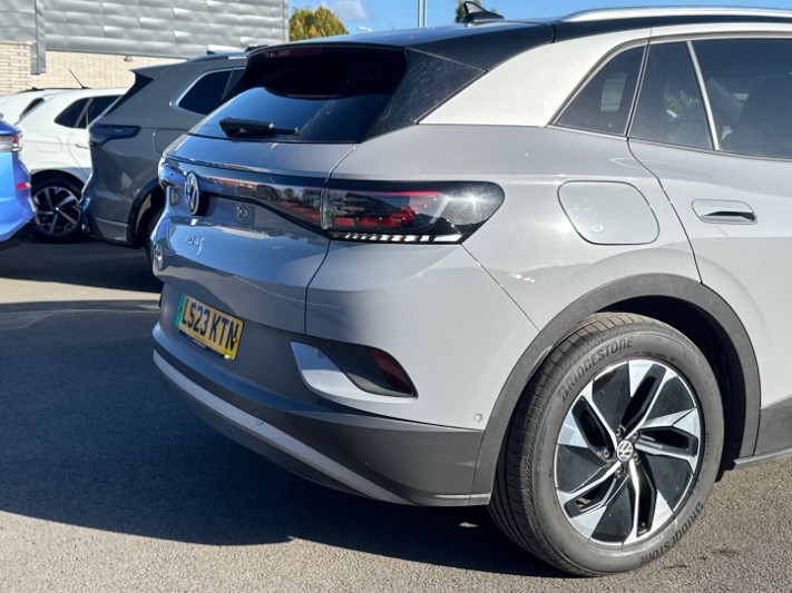 2023 (23) VOLKSWAGEN ID.4 150kW Family Pro Perform 77kWh 5dr Auto [135kW Ch] 5893502