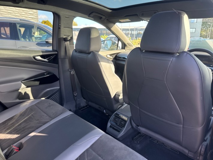 2023 (23) VOLKSWAGEN ID.4 150kW Family Pro Perform 77kWh 5dr Auto [135kW Ch] 5893513