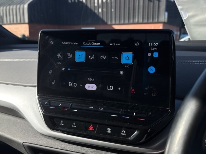 2023 (23) VOLKSWAGEN ID.4 150kW Family Pro Perform 77kWh 5dr Auto [135kW Ch] 5893485