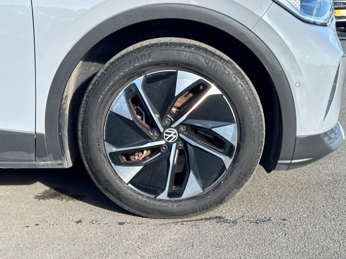 2023 (23) VOLKSWAGEN ID.4 150kW Family Pro Perform 77kWh 5dr Auto [135kW Ch] 5893461