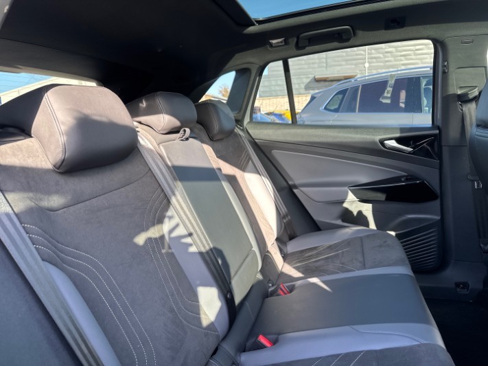 2023 (23) VOLKSWAGEN ID.4 150kW Family Pro Perform 77kWh 5dr Auto [135kW Ch] 5893491