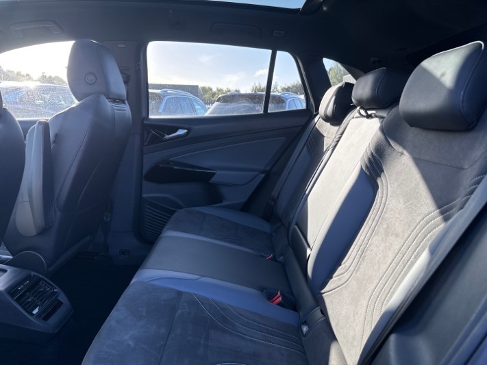 2023 (23) VOLKSWAGEN ID.4 150kW Family Pro Perform 77kWh 5dr Auto [135kW Ch] 5893464