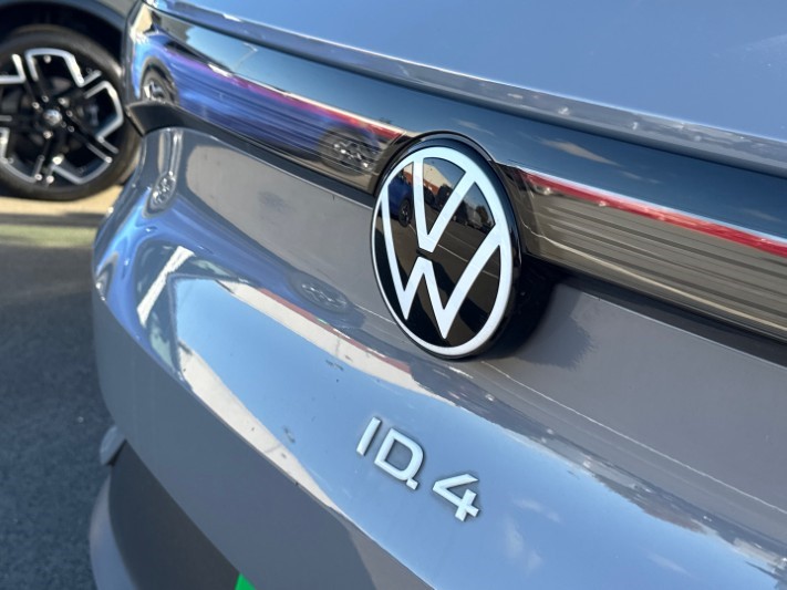 2023 (23) VOLKSWAGEN ID.4 150kW Family Pro Perform 77kWh 5dr Auto [135kW Ch] 5893503
